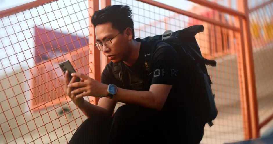 Pemain memilih pengaturan grafis sedang untuk menjaga performa ponsel